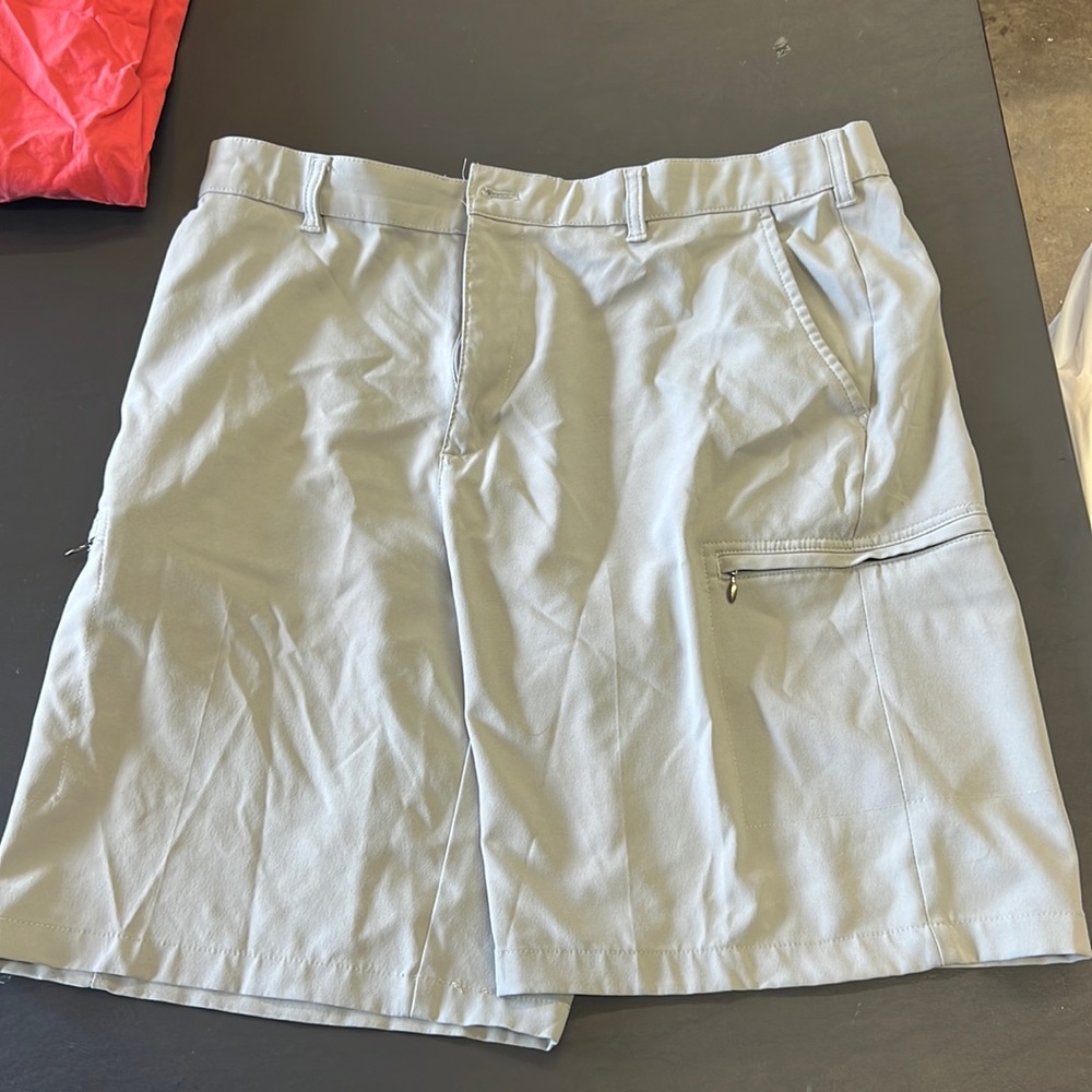 IZOD men’s golf shorts